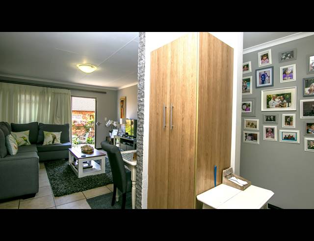 2 BEDROOM TOWNHOUSE RENTED IN HONEYDEW RIDGE